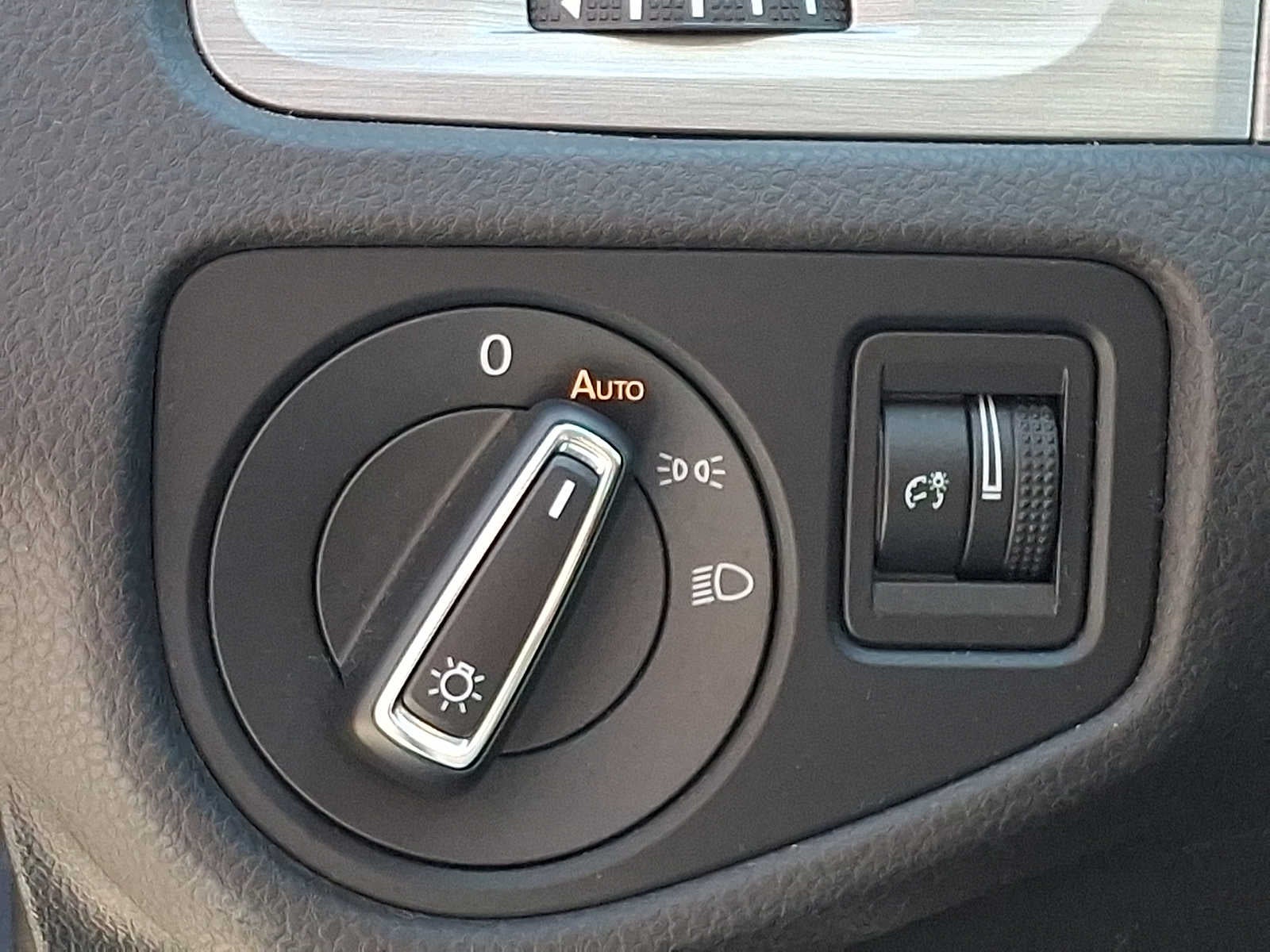 2017 Volkswagen Golf Wolfsburg Edition